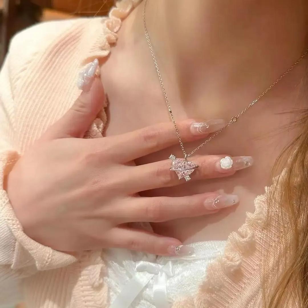 Needxo Pink Heart Crystal Pendant Necklace – Elegant Love Charm for Every Occasion
