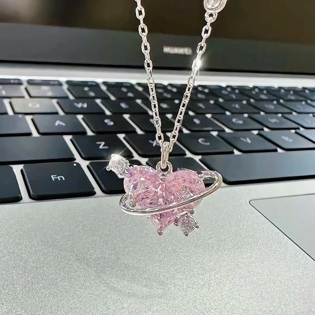Needxo Pink Heart Crystal Pendant Necklace – Elegant Love Charm for Every Occasion